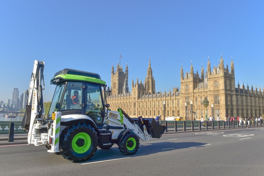 歷史性突破！JCB氫能挖掘裝載機獲準在英國道路行駛